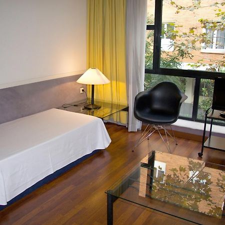 Apartamentos Descartes 巴塞罗那 外观 照片