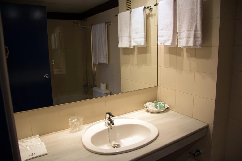 Apartamentos Descartes 巴塞罗那 外观 照片