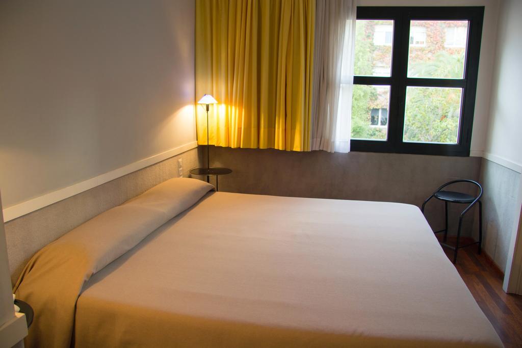 Apartamentos Descartes 巴塞罗那 外观 照片