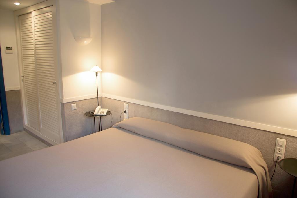 Apartamentos Descartes 巴塞罗那 外观 照片