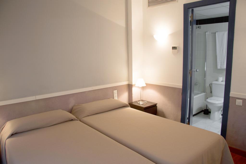 Apartamentos Descartes 巴塞罗那 外观 照片