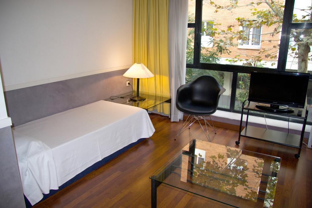 Apartamentos Descartes 巴塞罗那 外观 照片