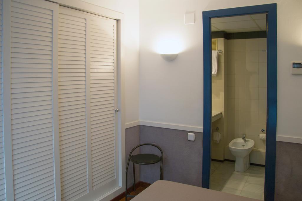 Apartamentos Descartes 巴塞罗那 外观 照片