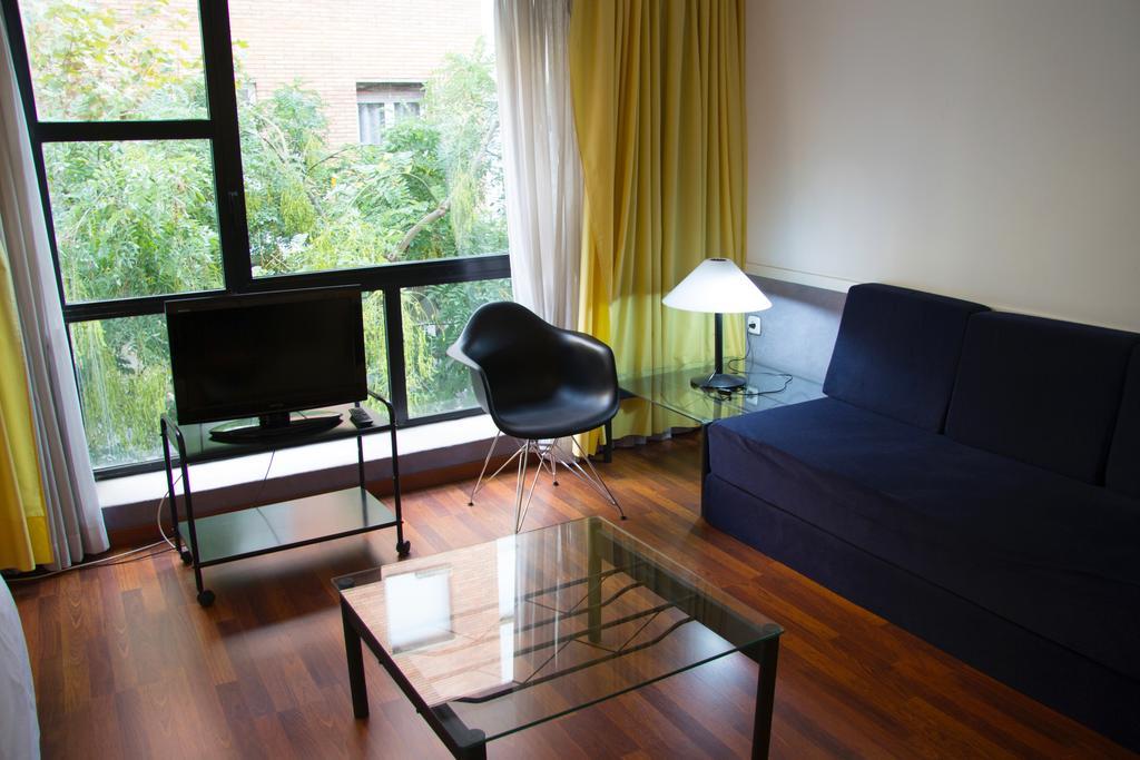 Apartamentos Descartes 巴塞罗那 外观 照片