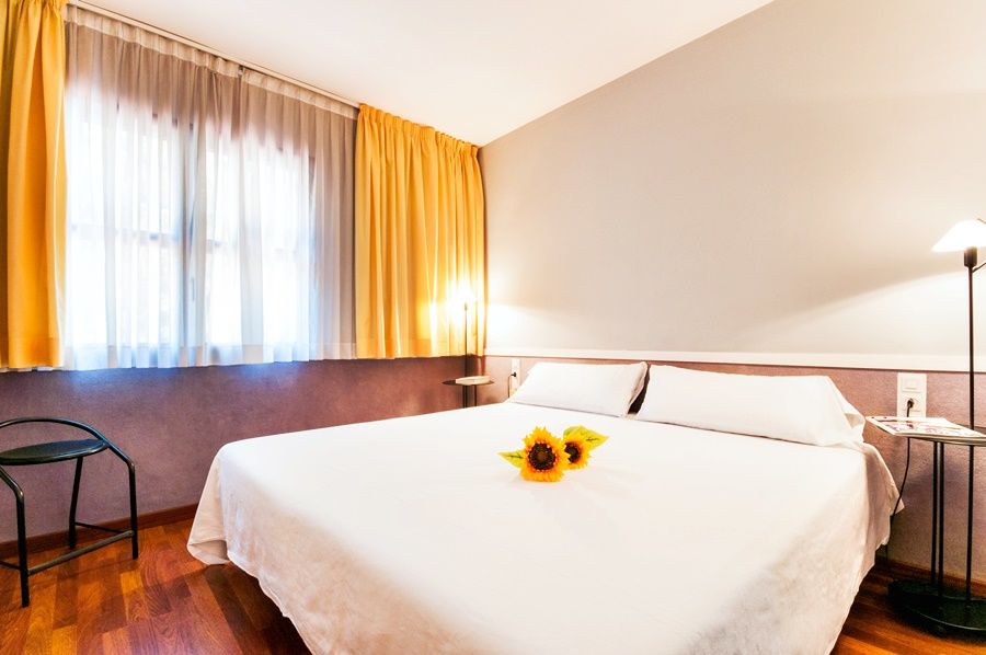 Apartamentos Descartes 巴塞罗那 外观 照片