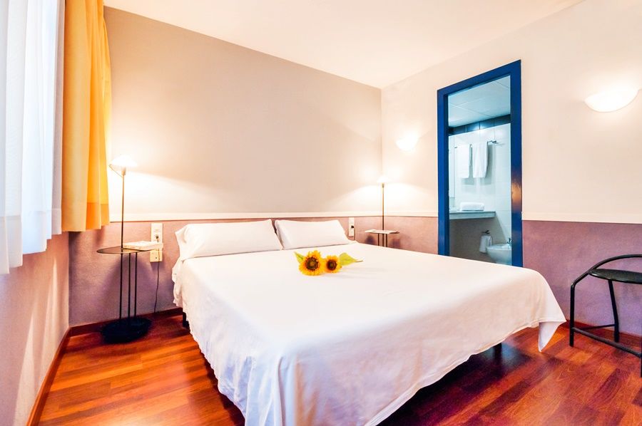 Apartamentos Descartes 巴塞罗那 外观 照片