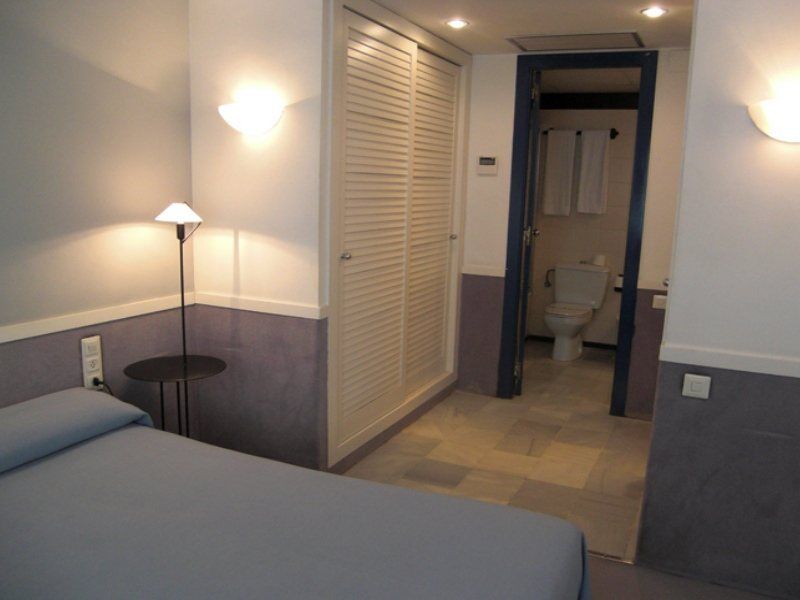 Apartamentos Descartes 巴塞罗那 外观 照片